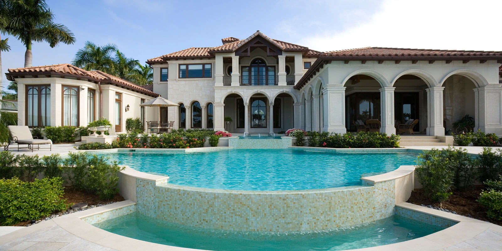 Luxury Mansion with a Beautiful Swimming pool
